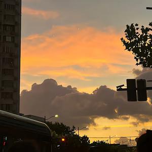 夜是克莱因蓝的忧伤