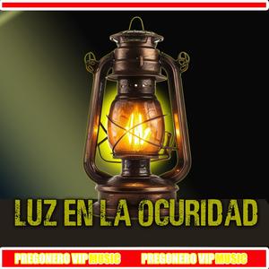 LUZ EN LA OSCURIDAD