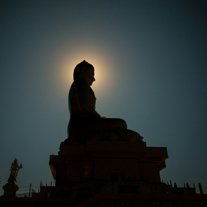 Running Waters Over Lakeside Rocks
