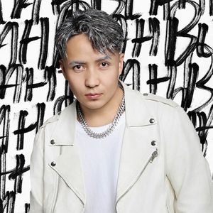 Ayga Karap/看着月亮