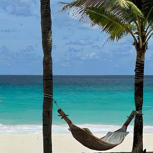 在她的身边 伴奏