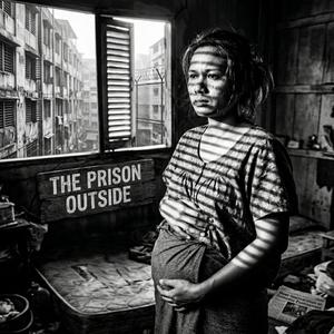 คุกข้างนอก