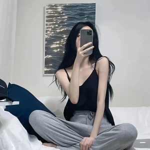 在小小的花园里面挖呀挖呀挖