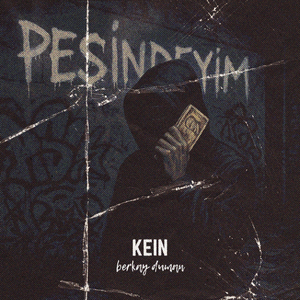 PEŞİNDEYİM