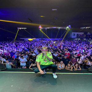 Julinha Safada Vou te Seguir de Volta