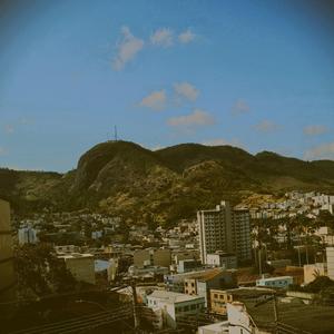 Kleinstadtfensterblick / Das Schachspiel