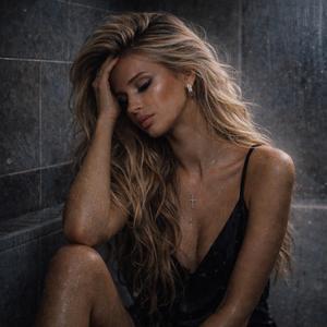 Пряталась в ванной