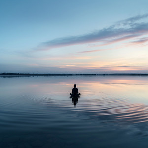 Estanque Tranquilo En Armonías Calmas