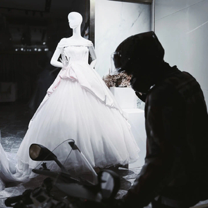 可困住我青春的人 始终没有回头看我一眼