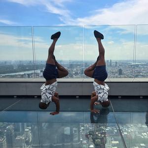 בין זרועותיי