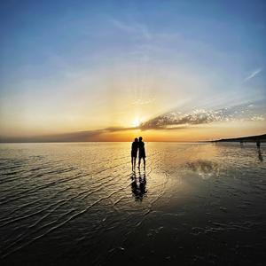 Hey Sister (feat. Sharon Sapulette-Parinussa, Kelly Malawau & Dewi Lopulalan)