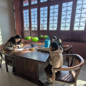 冬日湖边静钓时光