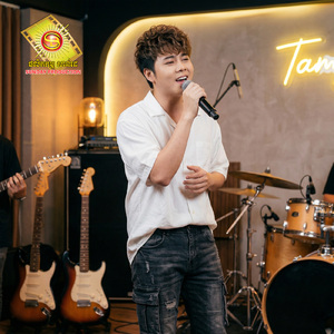 នឹកអូនពេលភ្លៀងធ្លាក់ (Live)