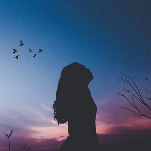 微笑像一阵清风