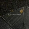 丢了破伞后才发现根本没雨