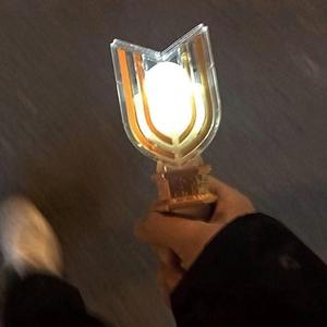 月亮也在大海某处迷茫