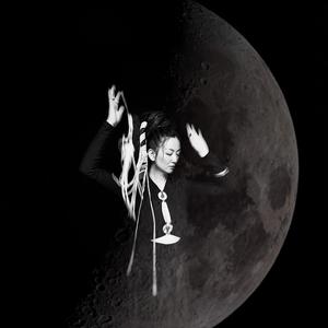 月亮不睡我不睡