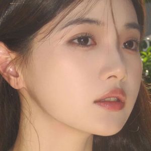 古镇写生的模特