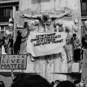 on invite la liberté à s'asseoir