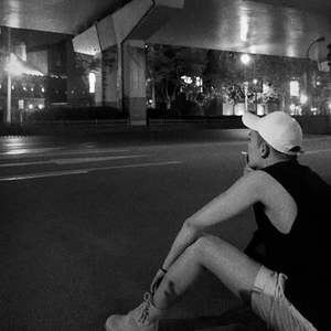 часы напротив