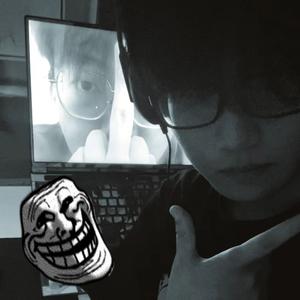 我先是痛了一下才发现梦里全是灰色