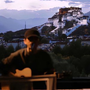 世界催我长大，你教我变回小孩
