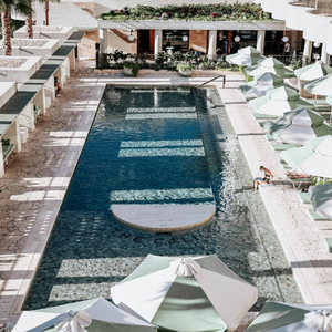 柔和的酒店大堂时刻