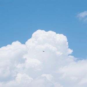 秋水盈盈映晚霞