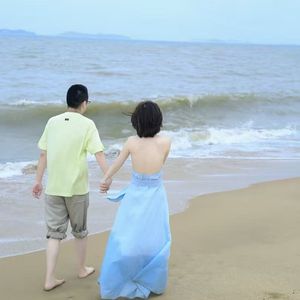 《对座》