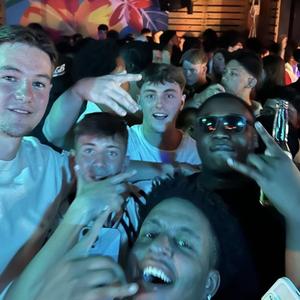 Louie V (feat. ZayDinna)