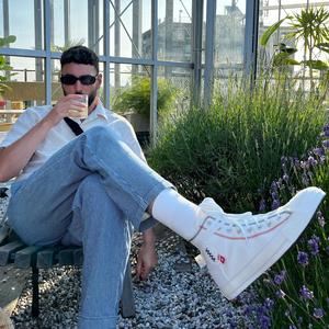 Gimme Guap (feat. Mookie De Niro)