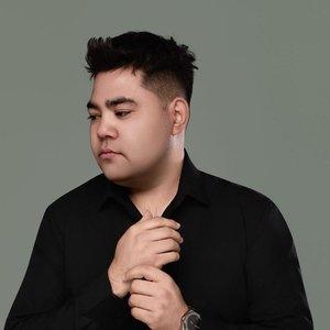 Ozum Uqun（为了自己）