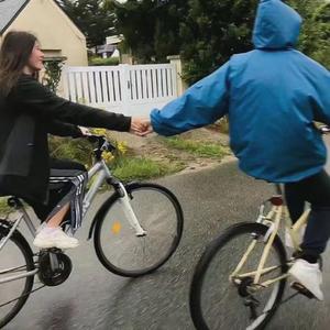 两个人不等于我们（翻自 王力宏） 伴奏