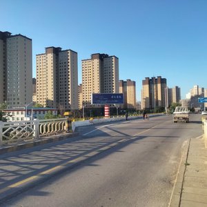 城市的洋楼好坐钱难赚