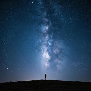 星辰渺渺逐云影