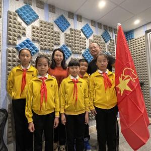 《飘扬吧，光荣的队旗》书林二小童声合唱团 伴奏