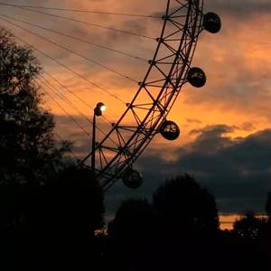 致敬九叔林正英