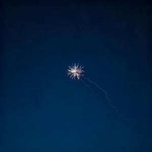 她身旁依然不是我