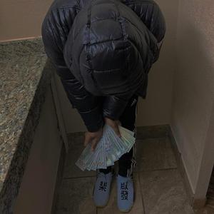 Chasin Dollas (feat. RiCHWRLD)