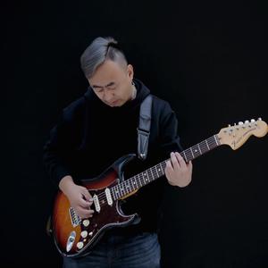 多想在平庸的生活拥抱你