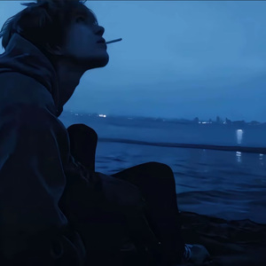 晚风吹过旧操场