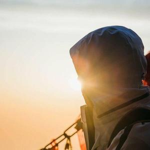 孤独的人活在幻想中（翻自 刘俊男）