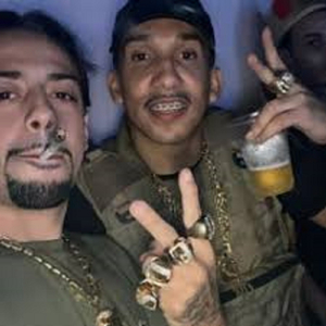 VAI TOMANDO DA TROPA DO VÔ