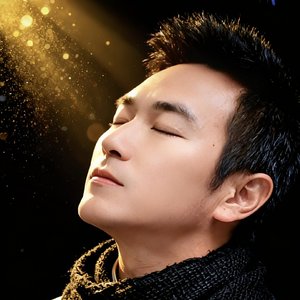 后来我们学会了装作没事