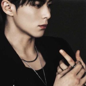 女孩你为何踮脚尖