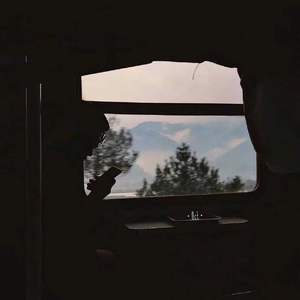 一时不知道要快乐还是难过