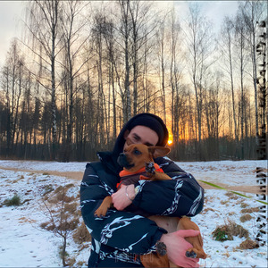 тянет меня назад