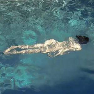 黑色的云-浴室版