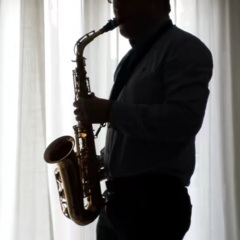 别在伤口上撒盐