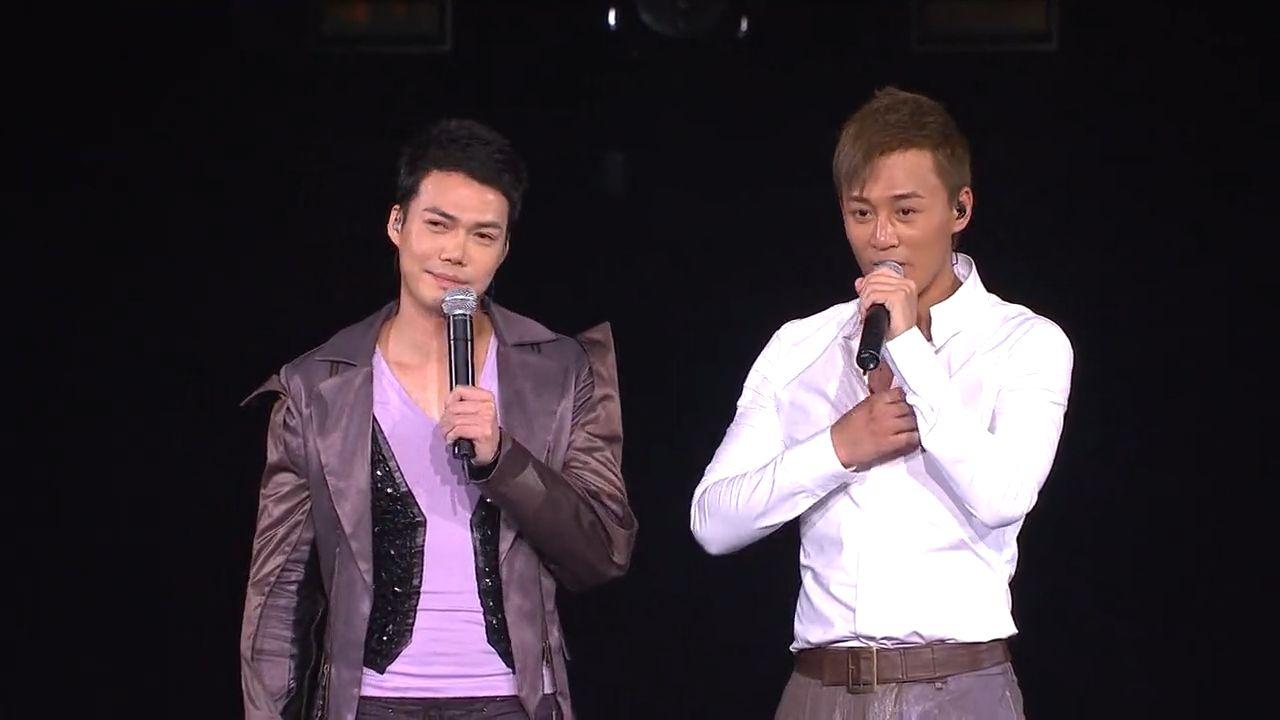 关注 凌凌漆同学的视频《林峯&谢天华两个大男人携手深情合唱《女校